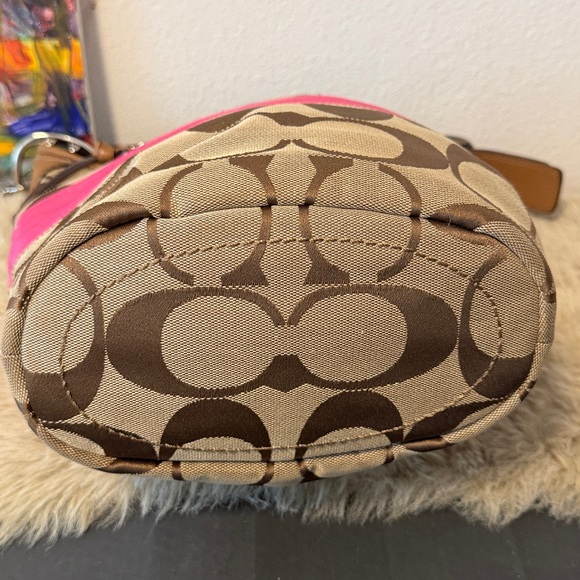 Coach Signature Canvas Hobo Shoulder Bag | 💖Leather Trim | Adjustable Strap. - Picture 4 of 8